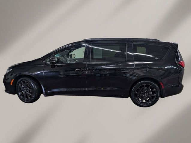 2025 Chrysler Pacifica — rear three-quarter view